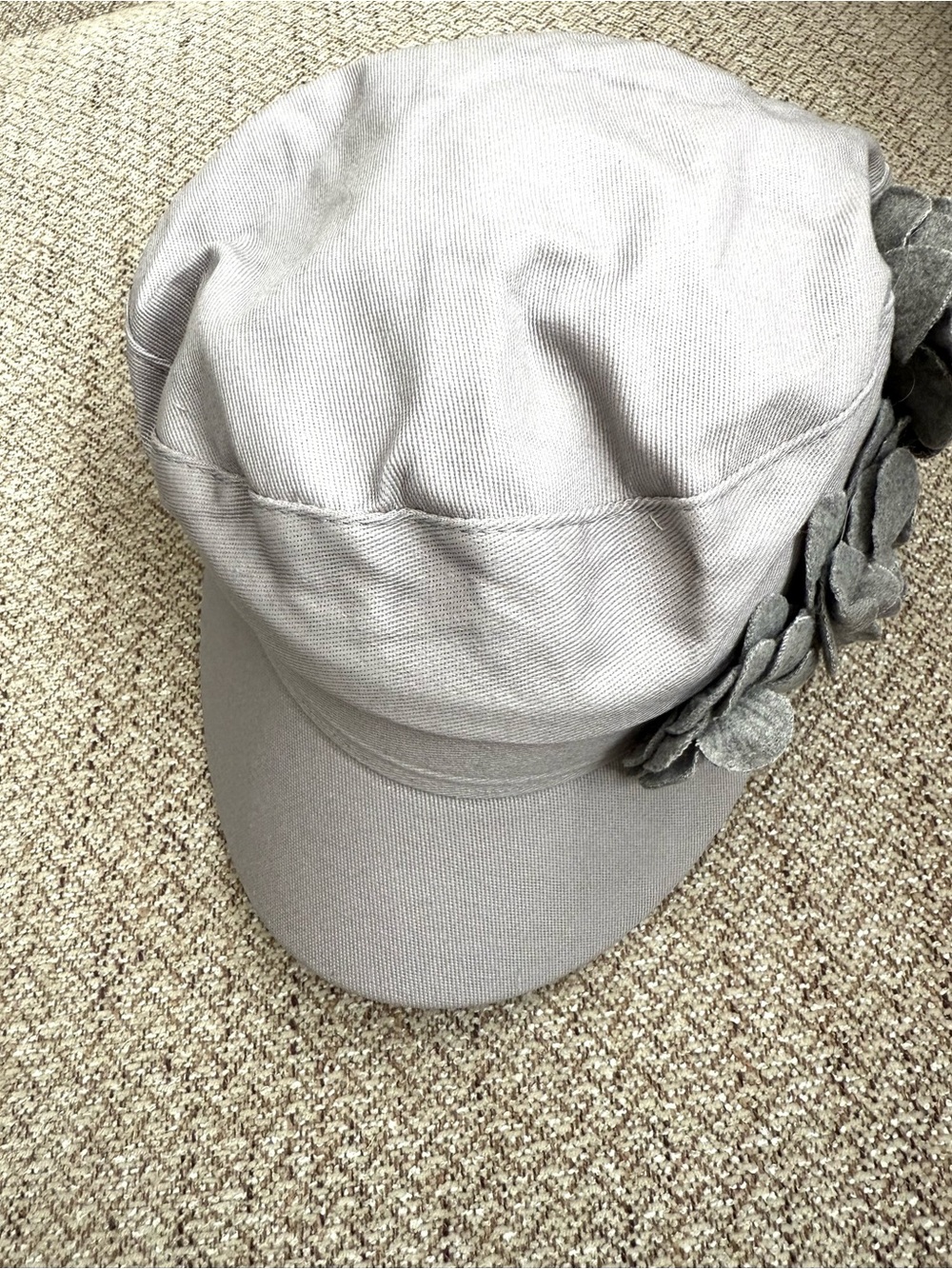 Womens Gray Flower Accent Fashion Cadet Cap